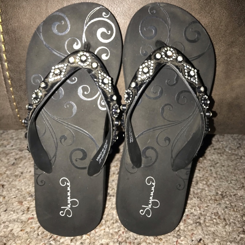 Shyanne brand flip flops